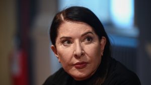 Proslavljena umetnica performansa Marina Abramović izjavila je da je ponosna na bunt studenata u Srbiji i da uvek plače kad gleda njihove demonstracije, smatrajući da su oni "heroji današnjice".