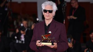 Sam Džarmuš, ovogodišnji dobitnik Zlatnog Lava na Venecijanskom filmskom festivalu za svoj film Mother Father Sister Brother bio je zatečen nagradom i govor započeo rečima: „O, do đavola“.