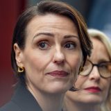 "Pogledao sam je u dahu": Napeti triler - nova hit serija koju svi gledaju na Netflix-u 4