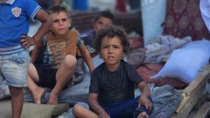 Kritično bolesna i povređena deca iz Gaze stigla su s porodicama u Veliku Britaniju na lečenje, saopštila je danas britanska vlada.