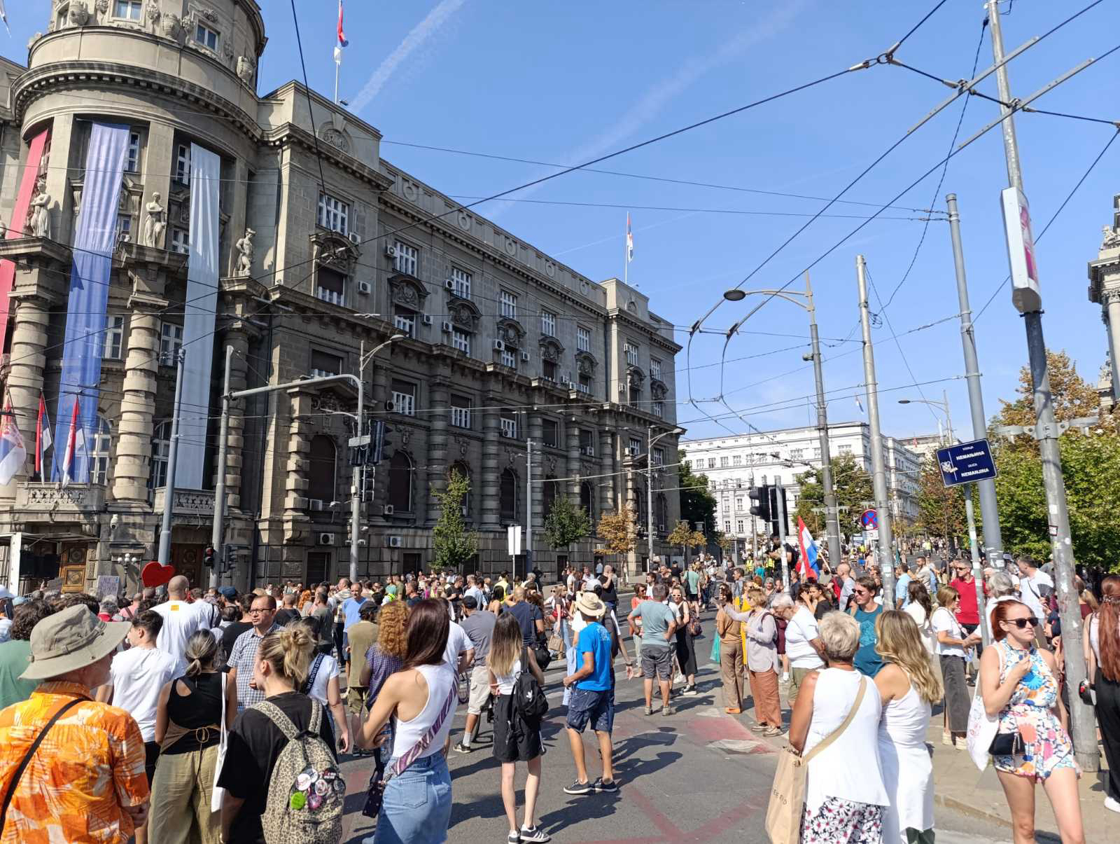 UŽIVO Protest "Indeks je jači od pendreka": Na kraju protesta prosuta crvena farba ispred Sektora unutrašnje kontrole MUP-a (FOTO; VIDEO) 9