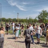 "Uvek ćemo biti tu da se borimo za svoja prava": Poručili maturanti na protestu podrške otpuštenim profesorima Druge kragujevačke gimnazije (FOTO; VIDEO) 7