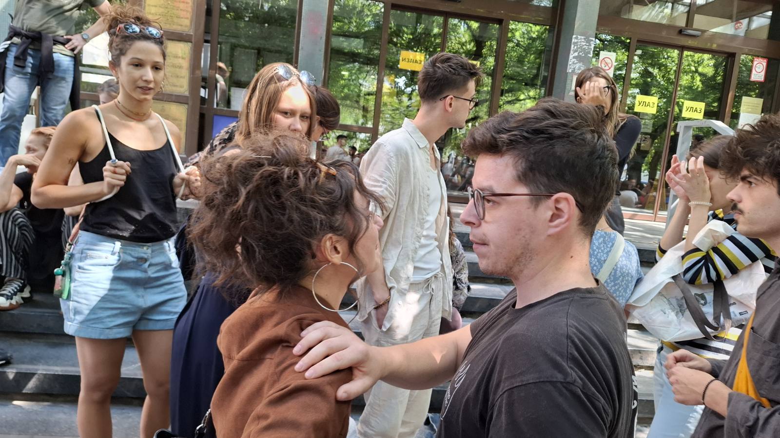 Saslušanja u Novom Sadu zbog protesta, građani se okupili (FOTO/VIDEO) 2