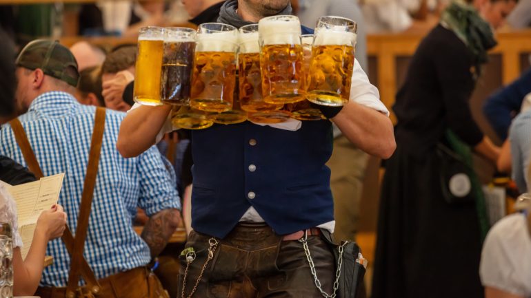 Kada postaje opasno? Ovo su znakovi da preterujete s alkoholom 1