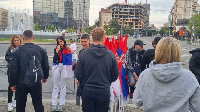 Protesti i kontraprotesti: Dve osobe pretučene u Čačku, incidenti u Bogatiću, privođenja kod Palilulske pijace (VIDEO, FOTO) 13