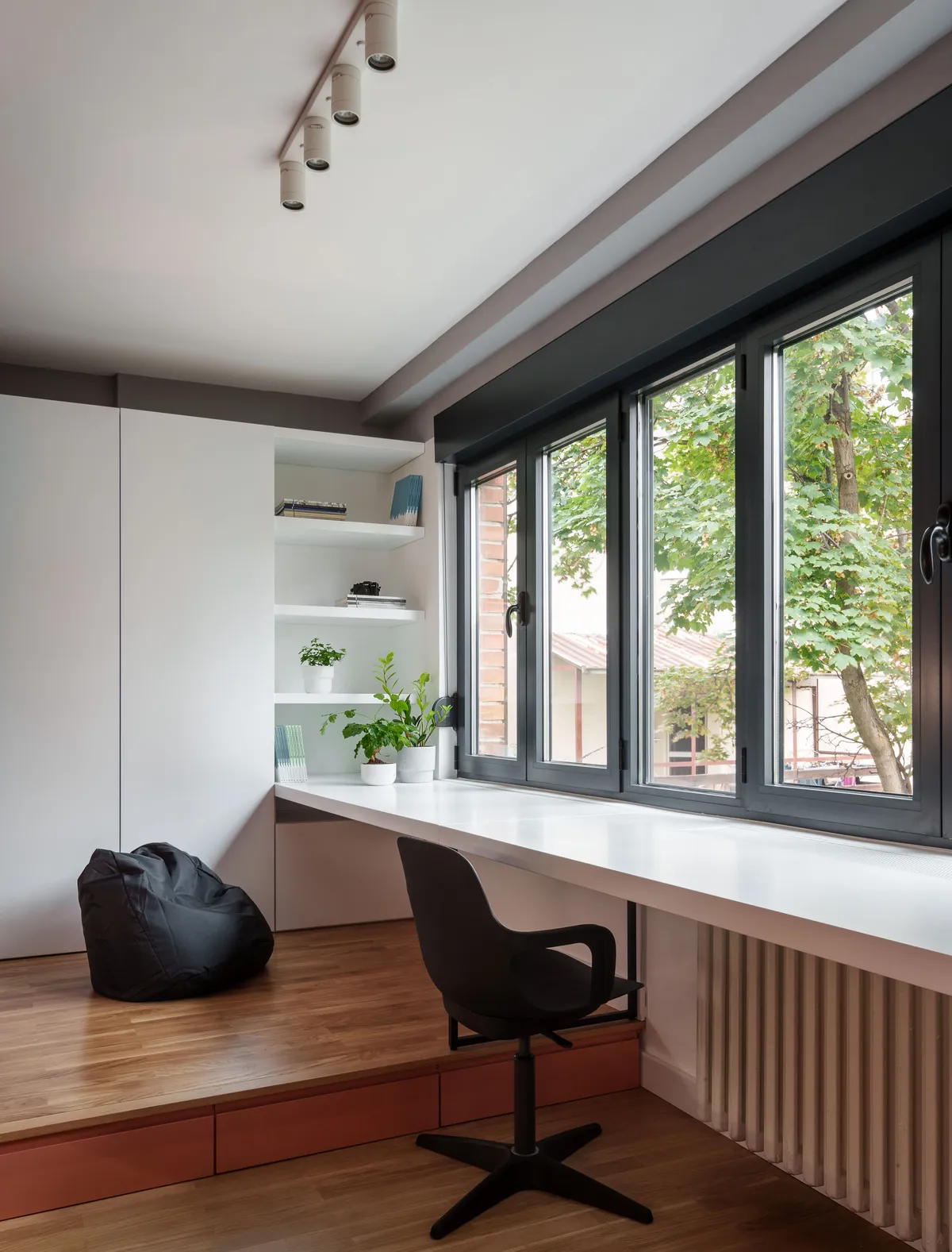 Pogledajte kako je mali stan na Vračaru veštom igrom bojama i svetlom postao urbana i prostrana oaza za život 3