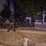 MUP tvrdi da su policajci napadnuti u Novom Sadu, novinari i svedoci tvrde suprotno 10