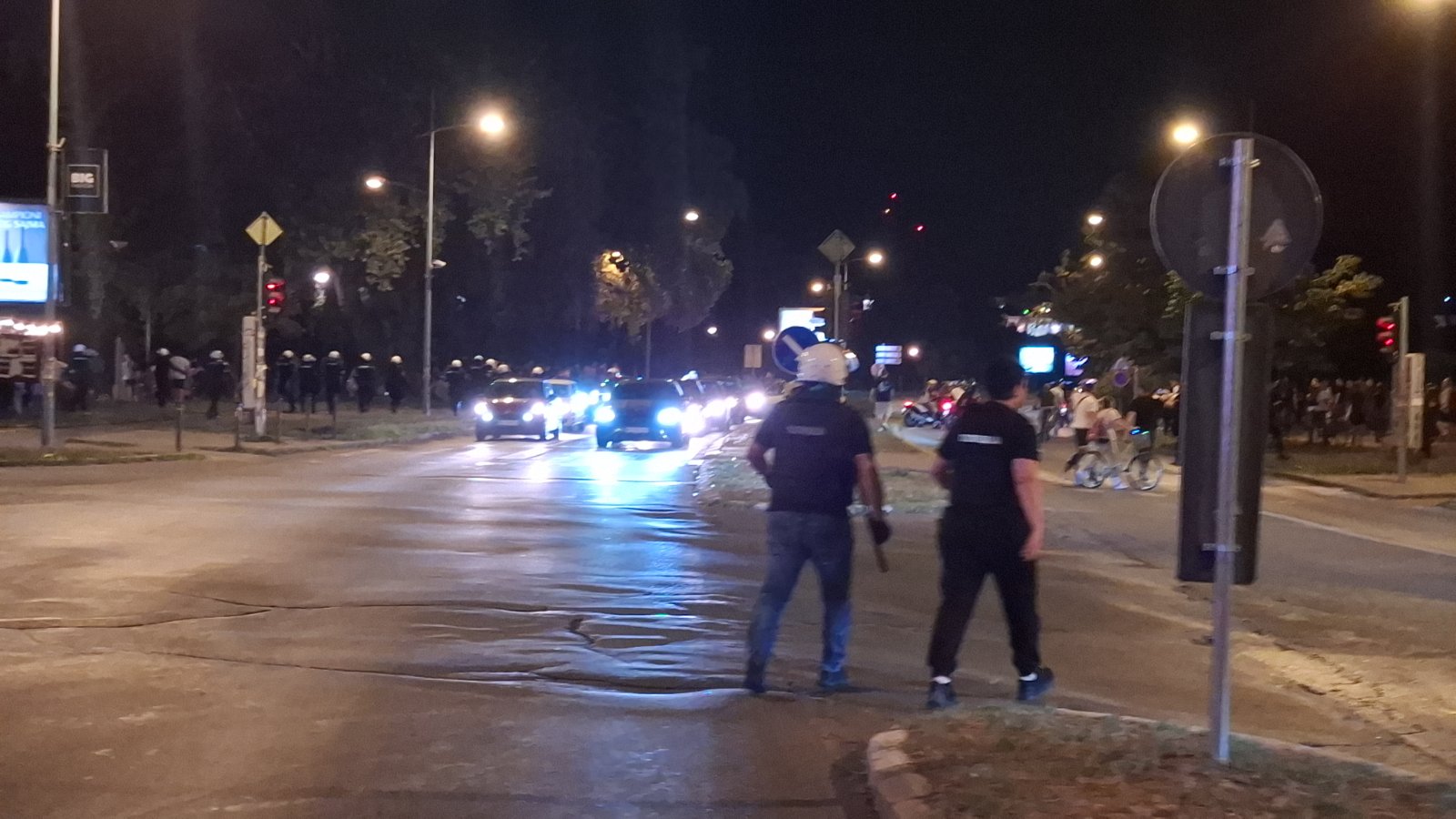 Policija intervenisala kod novosadskog DIF-a (FOTO, VIDEO) 2