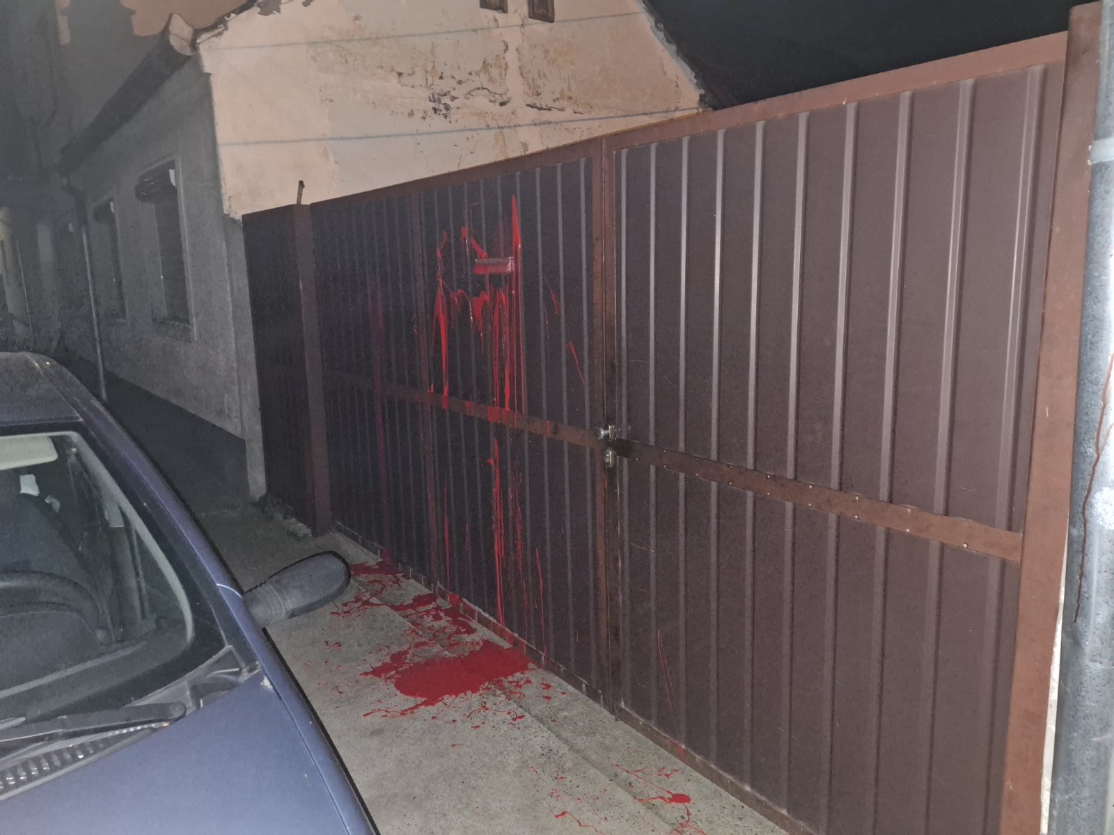 Kuća poljoprivrednika Vladimira Višića iz Stare Pazove gađana crvenom farbom, automobil došao iz Beograda 2