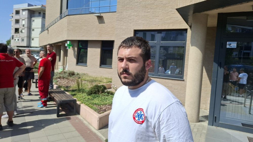 Otpušteni medicinar u Novom Sadu: "Preko privatnog telefona naredili su nam da dežuramo u prostorijama SNS-a, to nije naš posao" 1