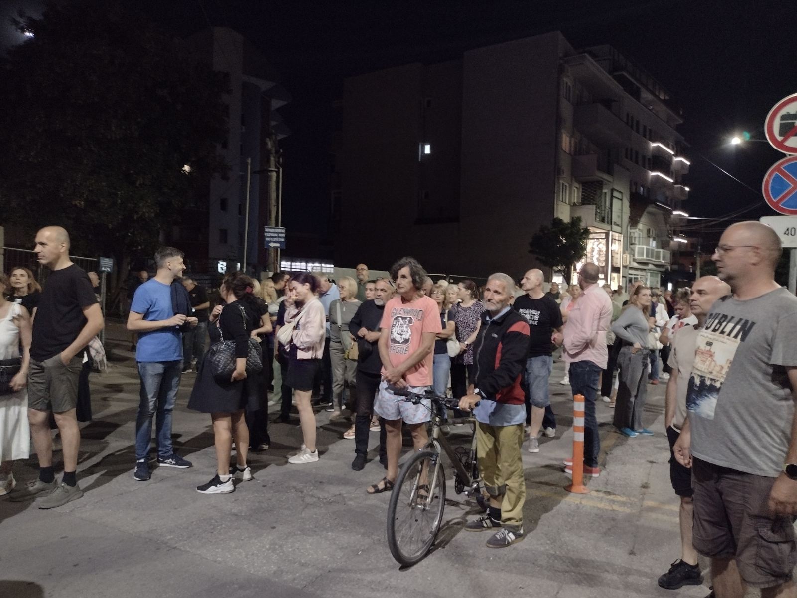 Da vratimo obraz obrazovanju i odbranimo prosvetu: Završen protest podrške profesorima Druge gimnazije u Kragujevcu 4