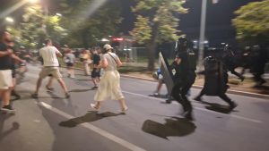 Veliki protest „Srbijo, da li se čujemo?“ održan je u Novom Sadu, uz sukobe policije i demonstranta, a skupovi podrške u više gradova Srbije. Okupljanje u Novom Sadu počelo je u 19 časova na raskrsnici Stražilovske ulice i Bulevara cara Lazara, u kampusu Univerziteta u Novom Sadu raspoređene su jake policijske snage i punktovi za prvu pomoć. Više hiljada ljudi stiglo je u protestnu zonu, dok su velike kolone krenule iz drugih delova grada.