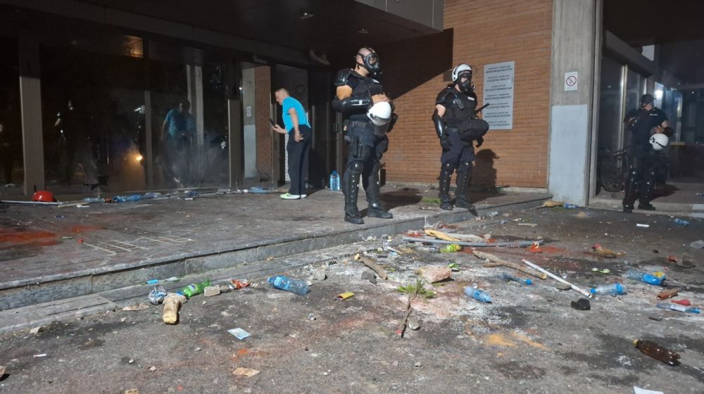 Burna politička noć u Srbiji: Šta se sve dešavalo? 1