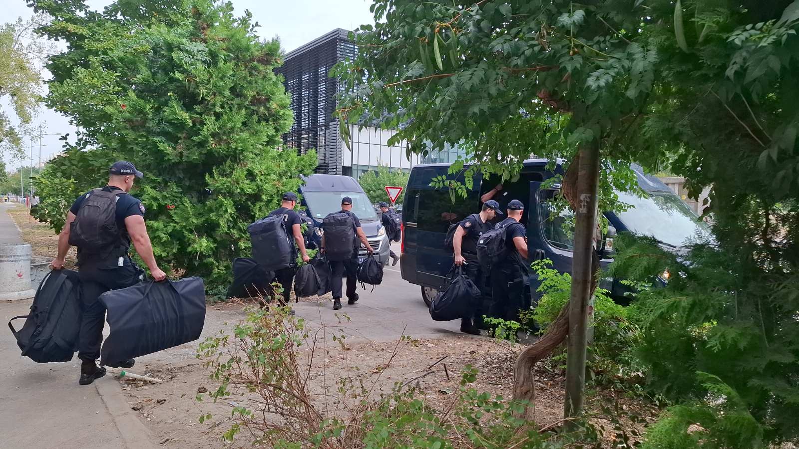 Počeli ispiti na Filozofskom fakultetu u Novom Sadu: Interventna se povukla iz zgrade 2 Počeli ispiti na Filozofskom fakultetu u Novom Sadu: Interventna se povukla iz zgrade 2