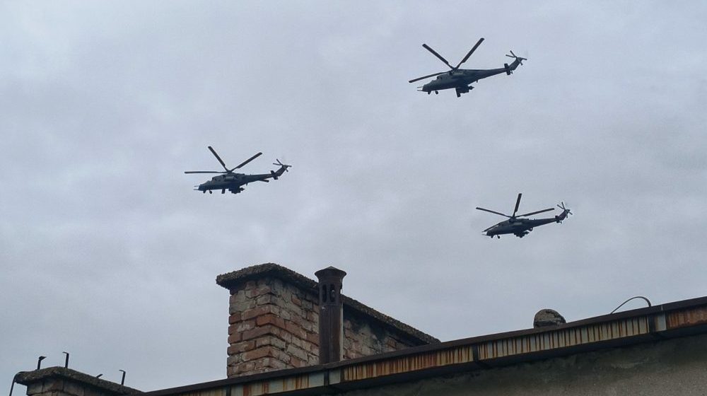 Avioni, helikopteri/ Vojna Parada