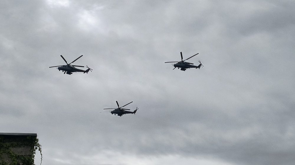 Avioni, helikopteri/ Vojna Parada
