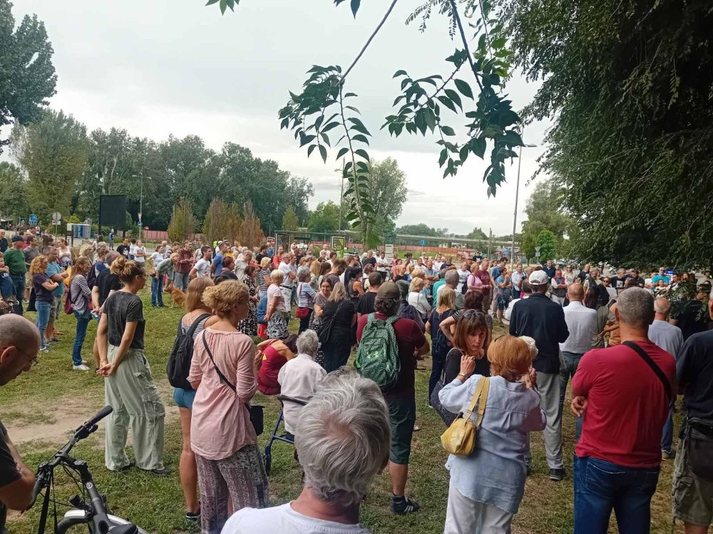 Građani Limana ne žele gradnju bilo kakvog objekta na livadici kod Štranda u Novom Sadu: "Pričom oko crkve lokalna vlast želi da nas posvađa, komšije, ne nasedajmo" 2