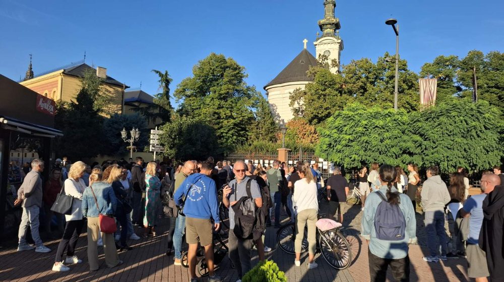 Skup roditelja i đaka Jovine gimnazije u Novom Sadu: "Deca treba da imaju nastavu na jednom mestu" 1