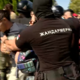 Padobranskim skokom završena vojna parada: Žadarmerija oslobodila potisnute studente i građane (FOTO/VIDEO) 4