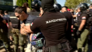 U Beogradu je održana vojna parada, koju je vlast organizovala u sklopu događaja posvećenih Danima srpskog jedinstva i zastave na platou ispred Palate Srbija. Parada „Snaga jedinstva“ imala je 10 000 učesnika, a na njoj je prikazano oko 2.500 sredstava naoružanja i vojne opreme, više od 600 vozila, 70 vazduhoplova i 20 plovnih objekata.