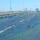 Flaše piva ispale iz kamiona na putu kod Novog Sada (VIDEO) 3