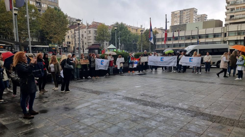 Protest zaposlenih u Apotekama Beograda zbog pet i po neisplaćenih plata 1