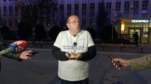 Dušan Radaković, ispred posmatračke misije "Demokratija na delu", naveo je da je izborni dan obeležen sa određenim nepravilnostima, poput kašnjenja biračkih odbora i da je ovaj izborni proces nešto bolje prošao od parlametarnih izbora u februaru.