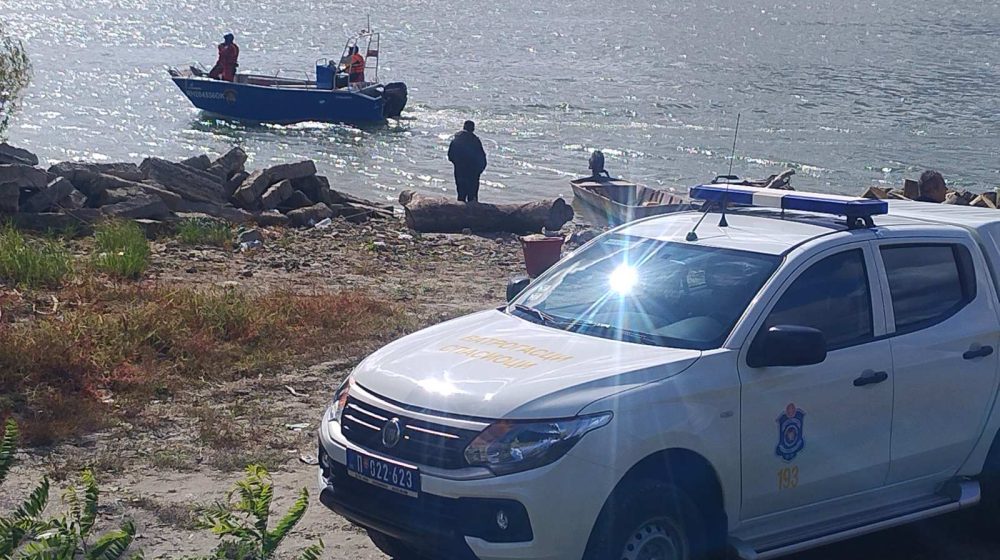 Prevrnuo se čamac na Dunavu kod Bačke Palanke, jedna osoba stradala, devetoro spašeno 1
