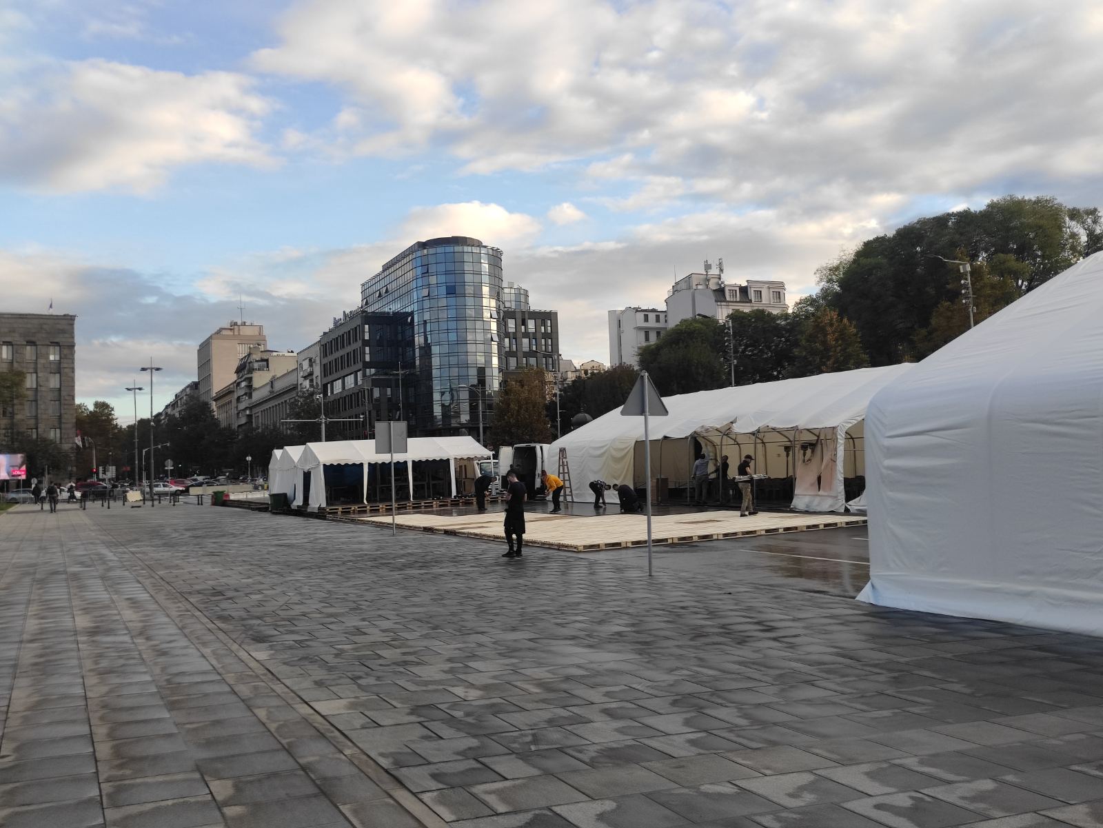 Nakon požara postavljeni novi šatori u Ćacilendu (FOTO) 2 Nakon požara postavljeni novi šatori u Ćacilendu (FOTO) 2