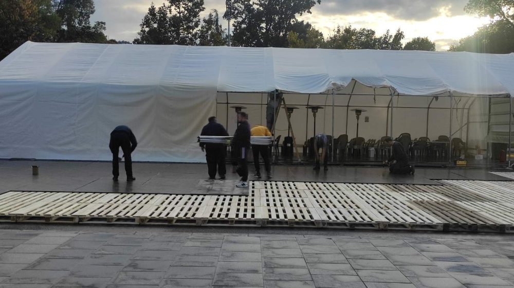 Nakon požara postavljeni novi šatori u Ćacilendu (FOTO) 1