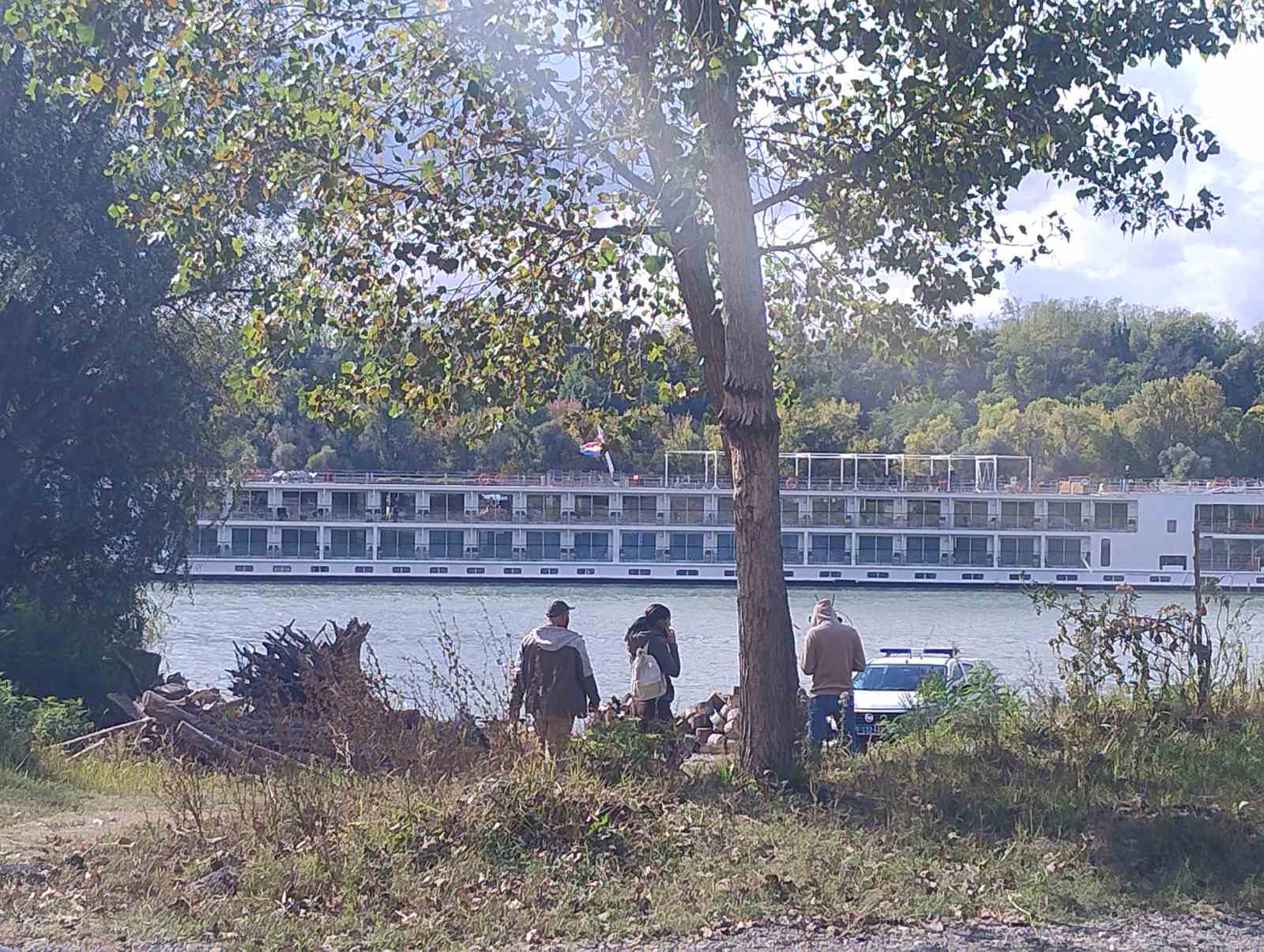 Prevrnuo se čamac na Dunavu kod Bačke Palanke, jedna osoba stradala, devetoro spašeno 2