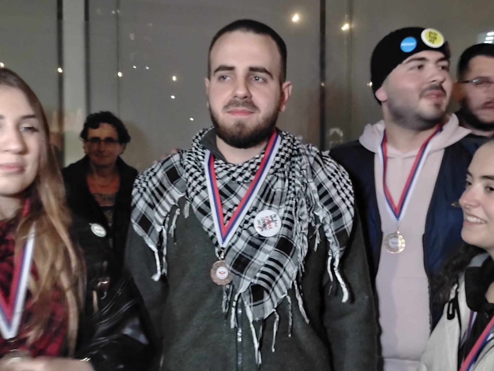 Mladi ove države grade mostove, a ne zidove: Kragujevčani dočekali pešake iz Novog Pazara 2 Mladi ove države grade mostove, a ne zidove: Kragujevčani dočekali pešake iz Novog Pazara 2