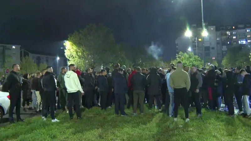 Zašto su privedene desetine Turaka i Azerbejdžanaca u Crnoj Gori 2 Desetina ljudi na travnatoj površini