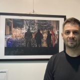 Transparenti, zastave i ljudi: Novosadski protest u slikama Lazara Novakovića (FOTO) 4