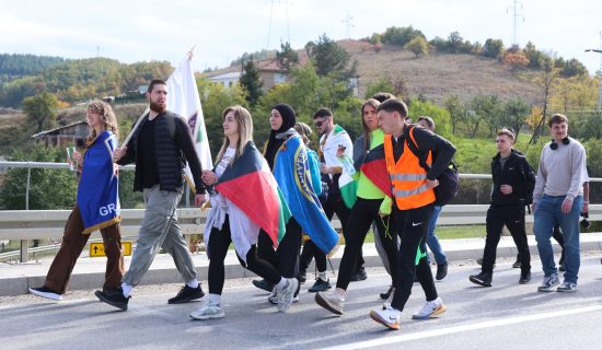"Kažnjeni smo, ovo je novi pokušaj zastrašivanja": Studenti iz Novog Pazara koji su izgubili status zbog pešačenja na protest u Novi Sad 7