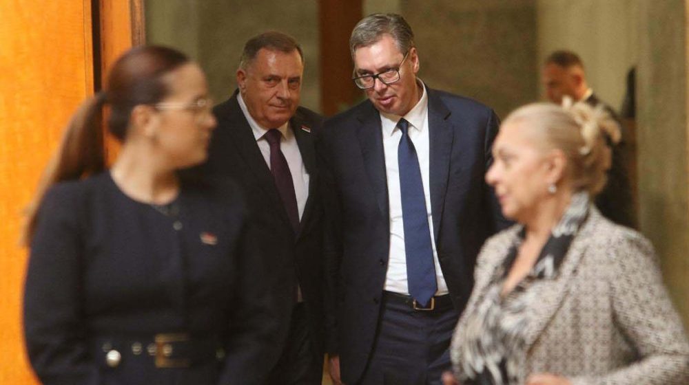 Da li Vučić istovremeno podržava i Dodika i Stanivukovića? 9
