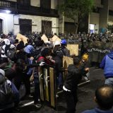 Smrt, suzavac i kamenice na protestima protiv korupcije u Peruu 4