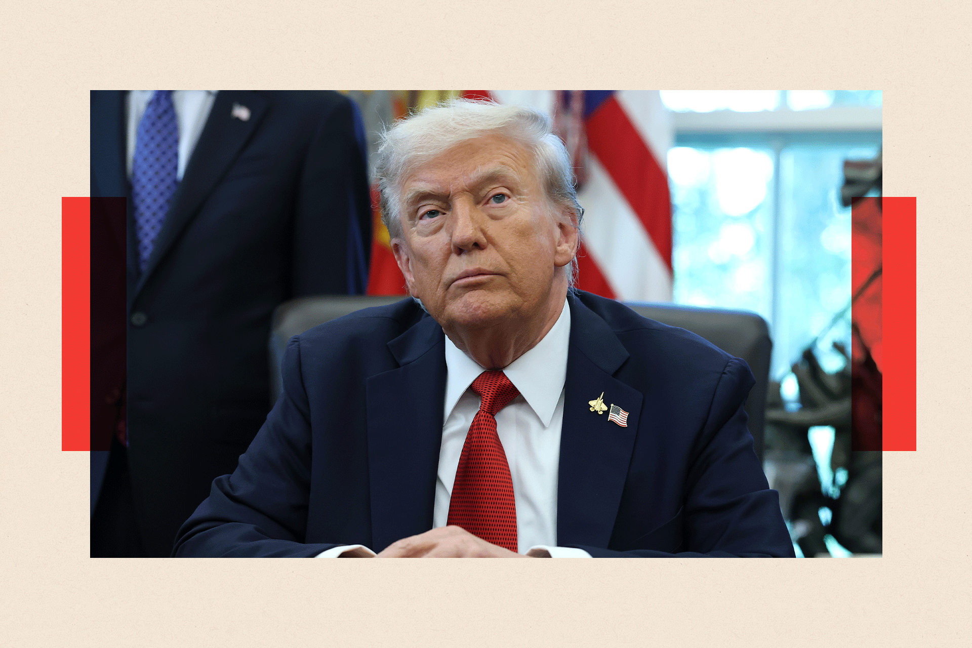 Američki predsednik Donald Tramp sedi u Ovalnom kabinetu