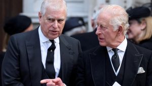 Endru, brat kralja Čarlsa, ostaje bez titule princa 2