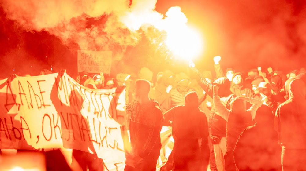 "Fašistička crna komedija 'Nevolje sa Turcima' ima jasan Vučićev potpis": Sagovornici Danasa o dešavanjima u Podgorici 1