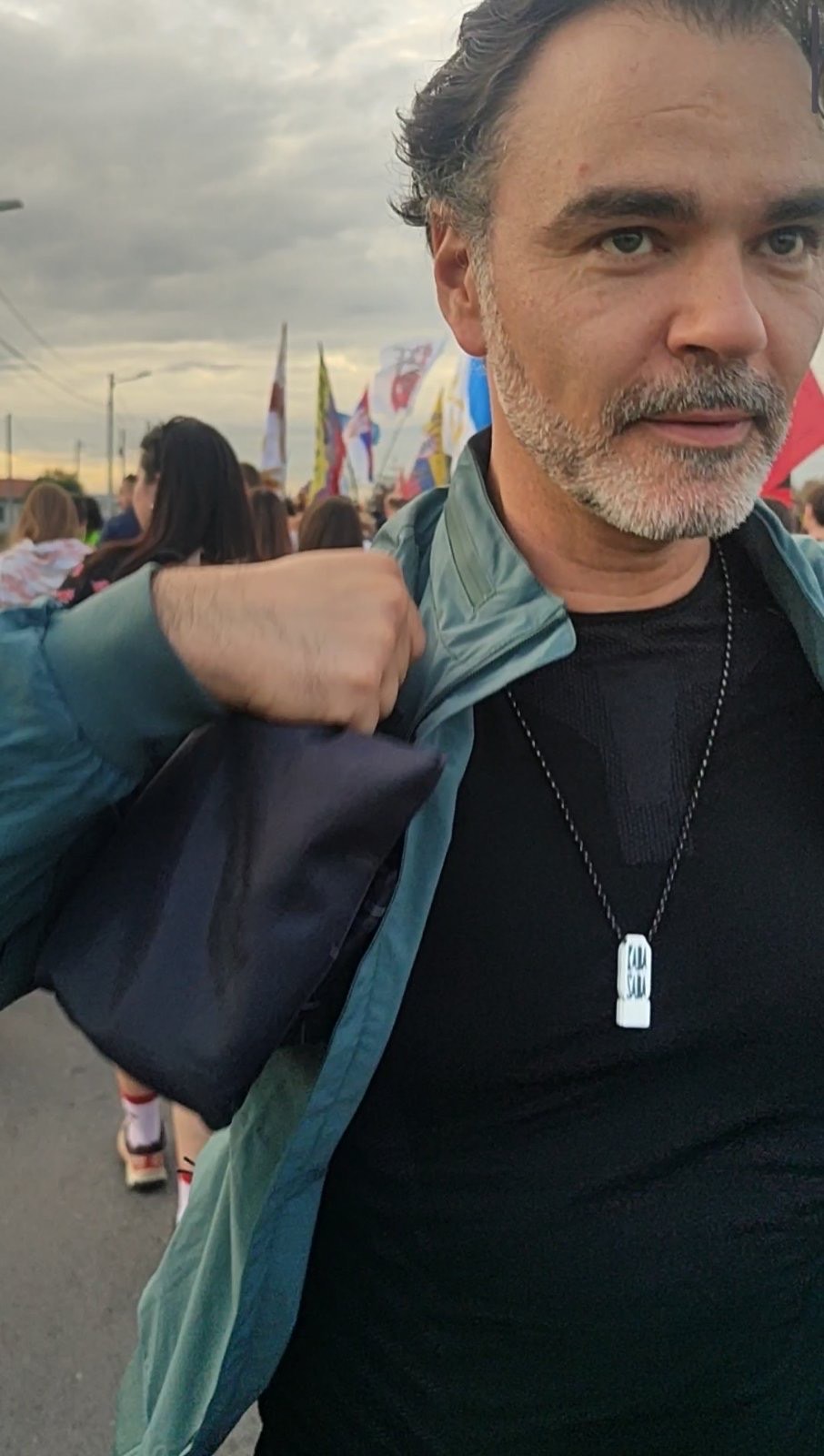 Studentska sila koja stiže u Novi Sad donosi promene: Glumac Nebojša Đorđević za "Danas" sa šetnje ka Novom Sadu 2 Studentska sila koja stiže u Novi Sad donosi promene: Glumac Nebojša Đorđević za "Danas" sa šetnje ka Novom Sadu 2