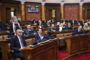 Poslanici Skupštine Srbije završili su danas objedinjenu načelnu raspravu o tačkama dnevnog reda koje se odnose na međunarodne sporazume i finansijske ugovore, koje su poslanici opozicije kritikovali, tvrdeći da se država zadužuje za "besmislene projekte".