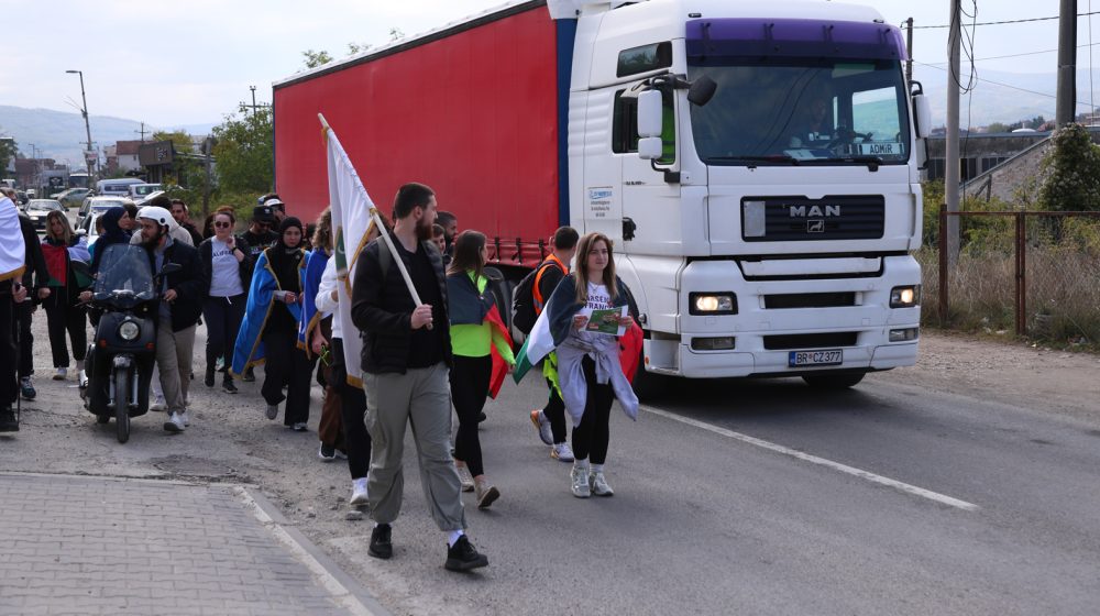 Vozač koji prati studente iz Novog Pazara: Policija pretresa moju kuću u Smederevskoj Palanci 1