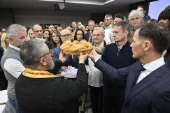 Slava SNS SNS obeležava Svetu Petku: I na krsnoj slavi o "obojenoj revoluciji" i "zloupotrebi tragedije", a ko je domaćin ove godine? (FOTO) 9