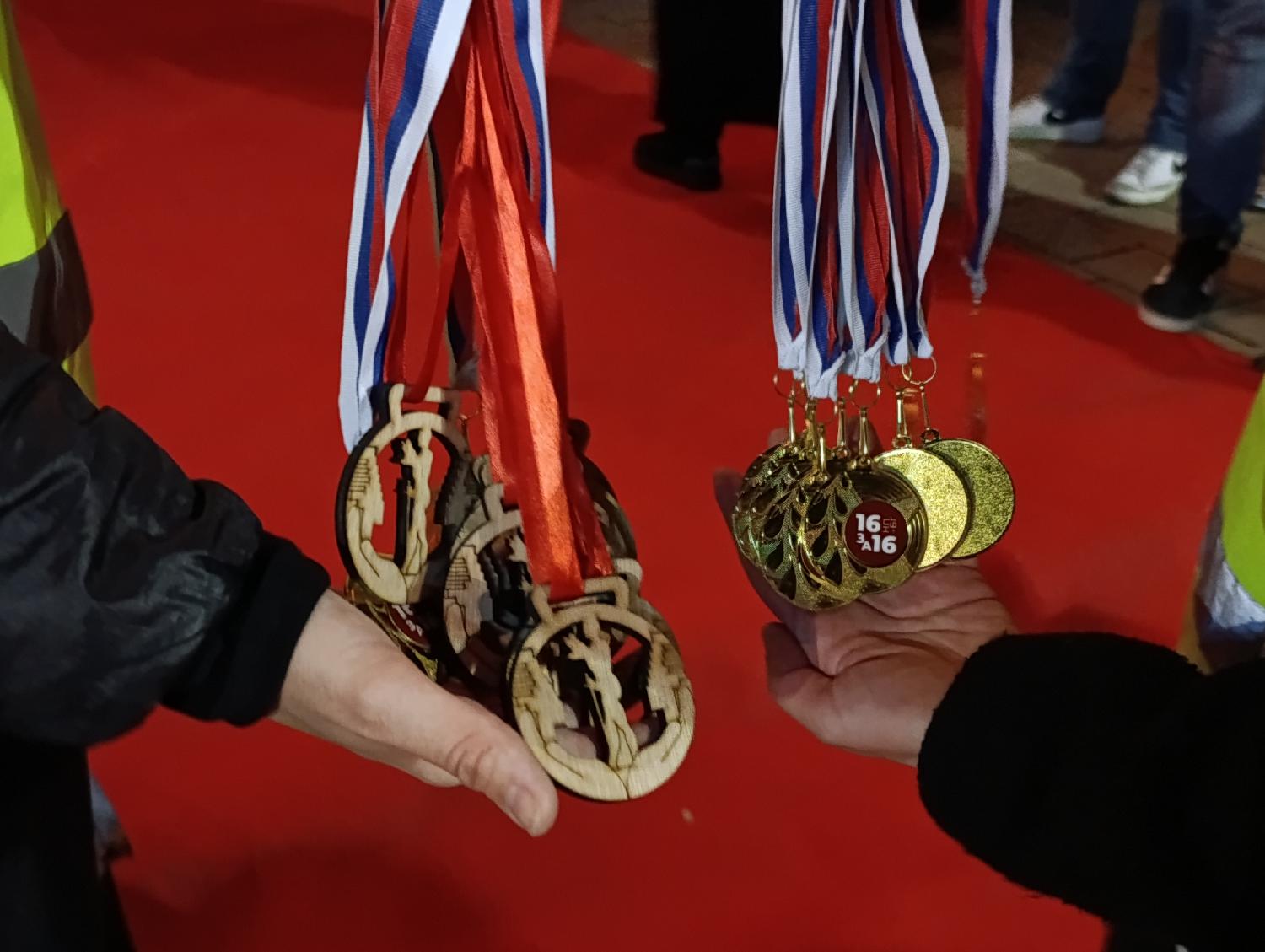 "Idem preko zemlje Srbije": Suze, vatromet, baklje i crveni tepih za studente koji su prešli peške više od 300 kilometara (VIDEO, FOTO) 3 "Idem preko zemlje Srbije": Suze, vatromet, baklje i crveni tepih za studente koji su prešli peške više od 300 kilometara (VIDEO, FOTO) 3