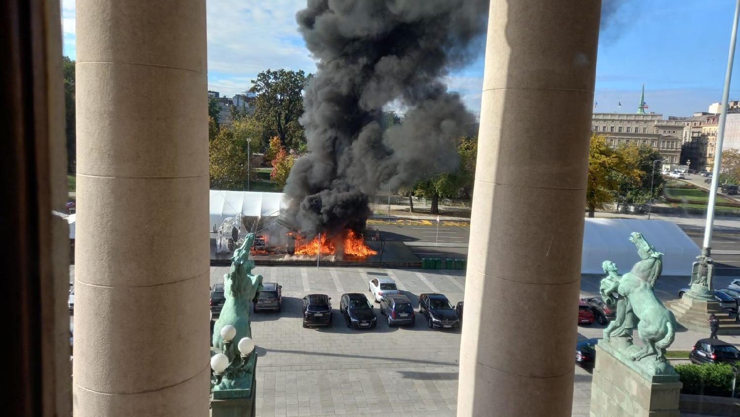 Požar i pucnjava u Ćacilendu: Jedna osoba ranjena, predsednik izneo detalje iz istrage (VIDEO) 2 Požar i pucnjava u Ćacilendu: Jedna osoba ranjena, predsednik izneo detalje iz istrage (VIDEO) 2