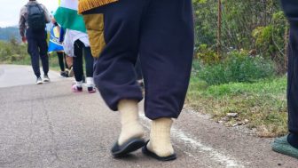 Studenti iz Novog Pazara pešače u Novi Sad, drugi dan “Nemam više, ali ovo vam je od mene”: Studenti iz Novog Pazara opisuju noćenje u Studenici i jedan dirljiv susret 8