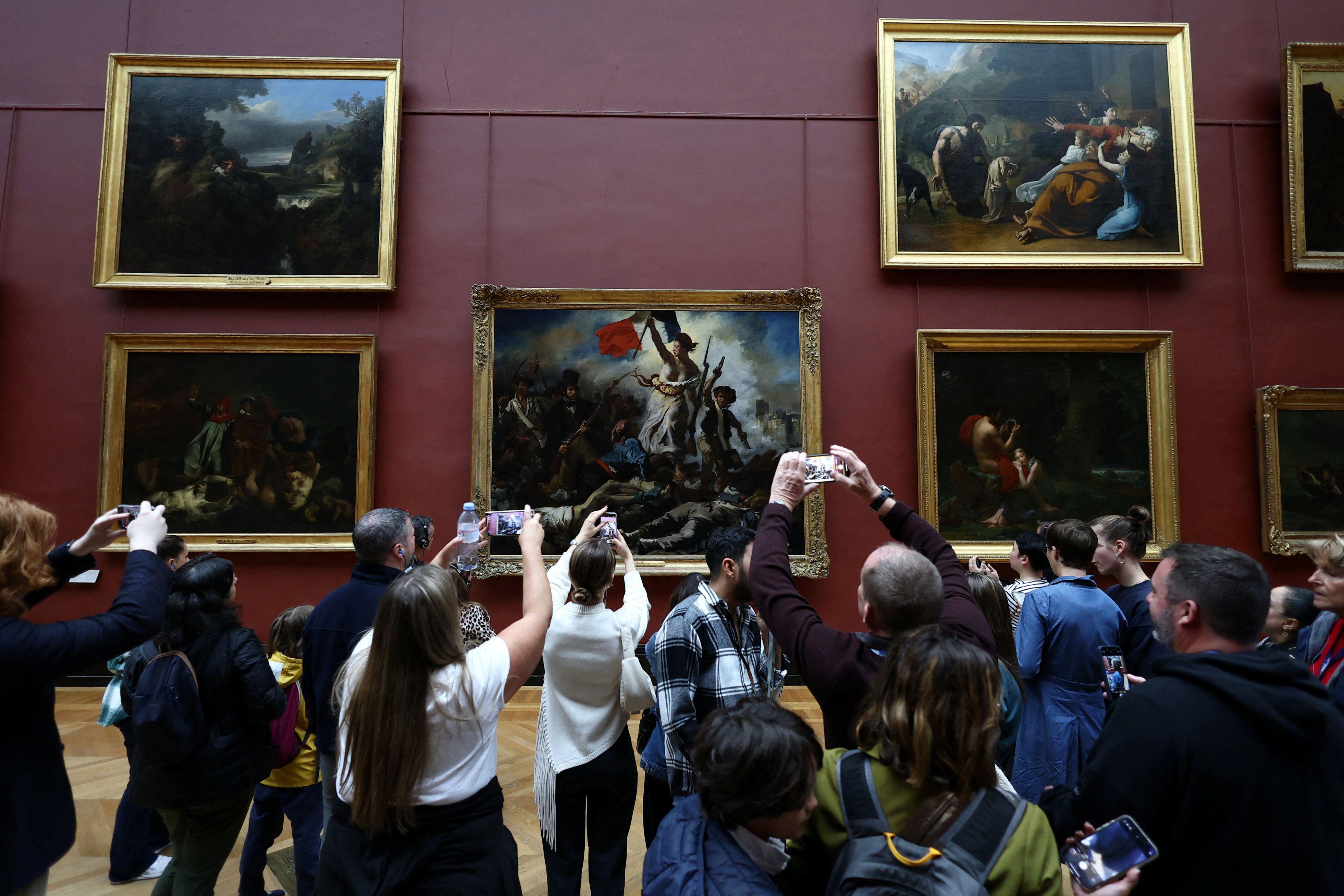 Da li je 50 godina star matematički problem mogao da spase Luvr od pljačke 7 muzej luvr, posetioci u muzeju luvr