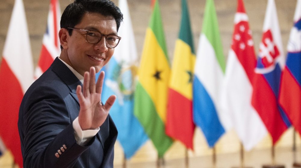 Ko je Andri Radžoelina, predsednik Madagaskara, koji je pobegao iz zemlje? 1