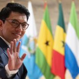 Ko je Andri Radžoelina, predsednik Madagaskara, koji je pobegao iz zemlje? 4